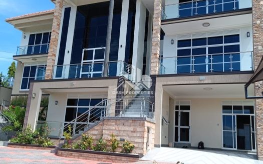 CLASSIC HOME FOR SALE AT LUBOWA HILL VIEW ON ENTEBBE ROAD